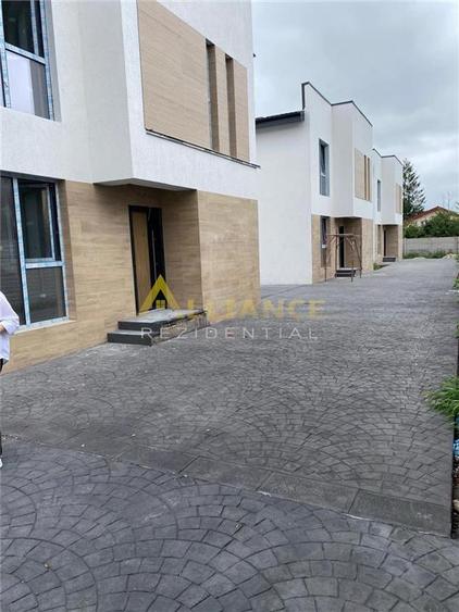 Casă individuală cu 5 camere cu Canalizare în Central