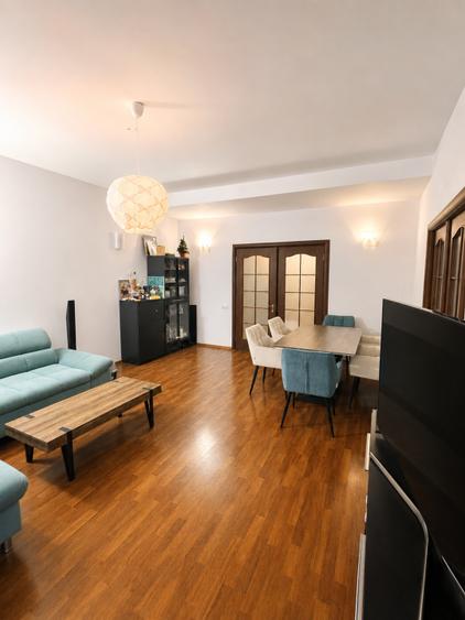 Apartament cu 3 camere decomandat, mobilat în Central