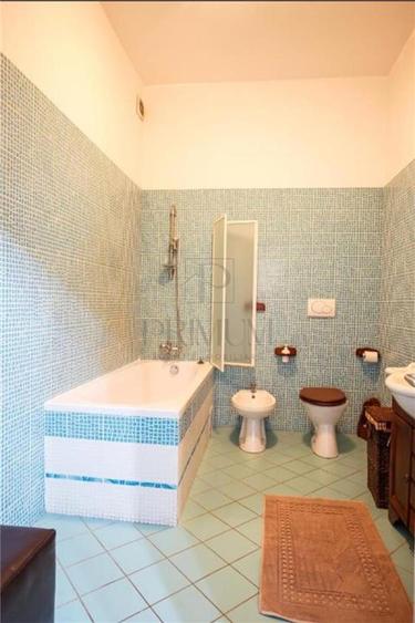 Apartament cu 2 camere semidecomandat, mobilat în Central
