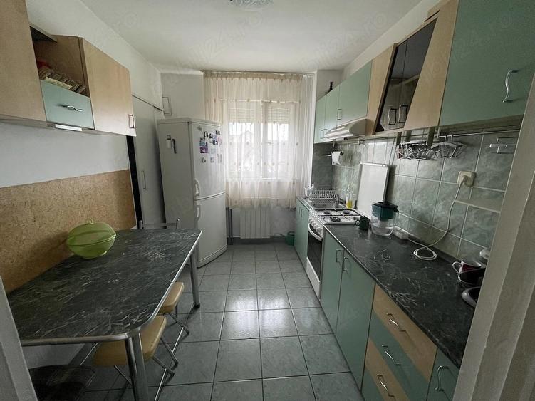 Apartament cu 3 camere decomandat în Rogerius