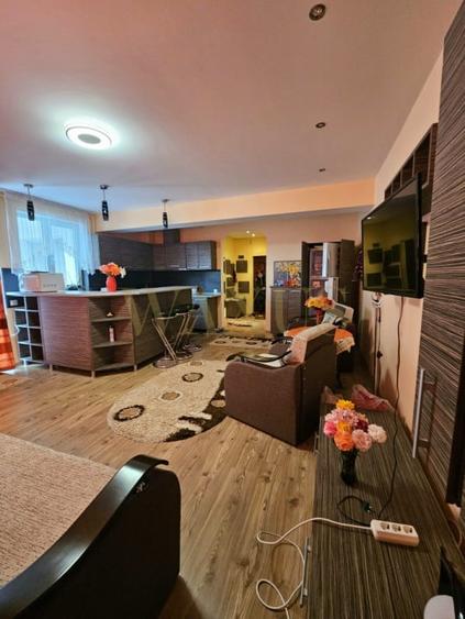 Apartament cu 2 camere, mobilat în Central