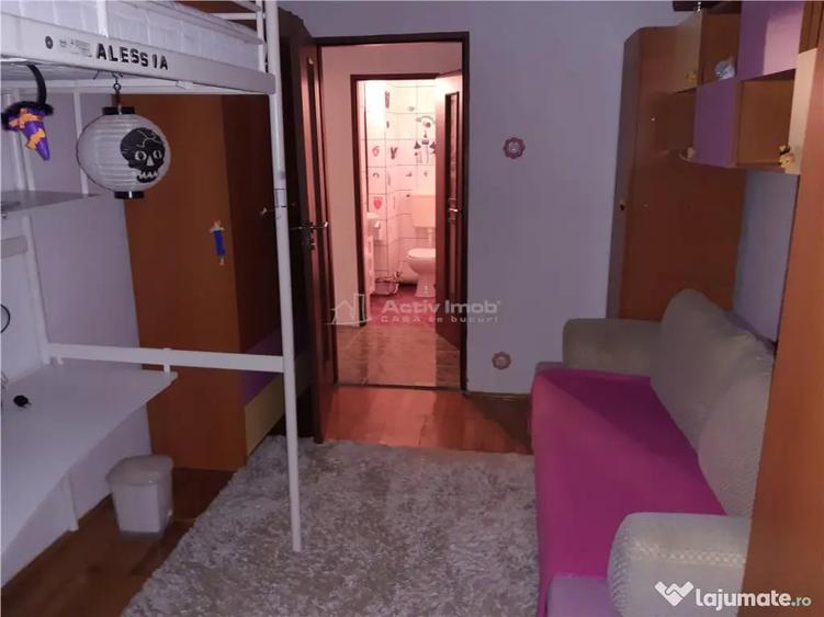 Apartament cu 3 camere decomandat în Central