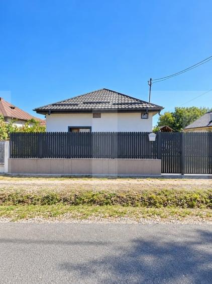 Casă individuală cu 6 camere cu Canalizare în Cezieni