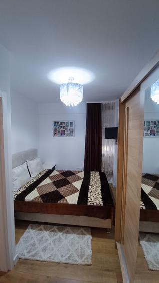 Apartament cu 3 camere decomandat, mobilat în Calea Moldovei