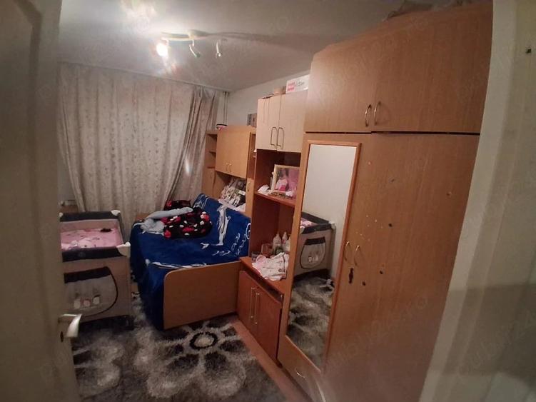 inchiriez apartament cu 3 camere - 1