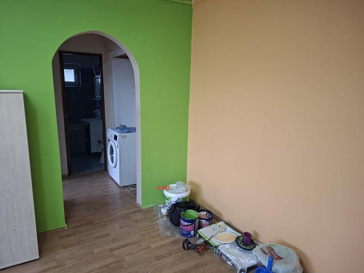 Apartament cu 2 camere nedecomandat în Simeria