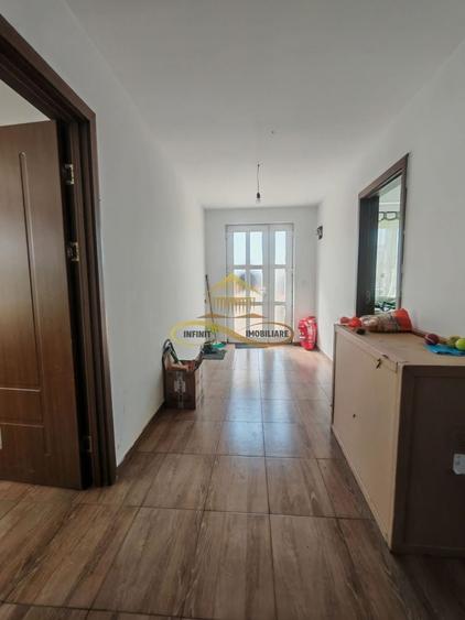 Casă individuală cu 3 camere cu Canalizare în Roșiori