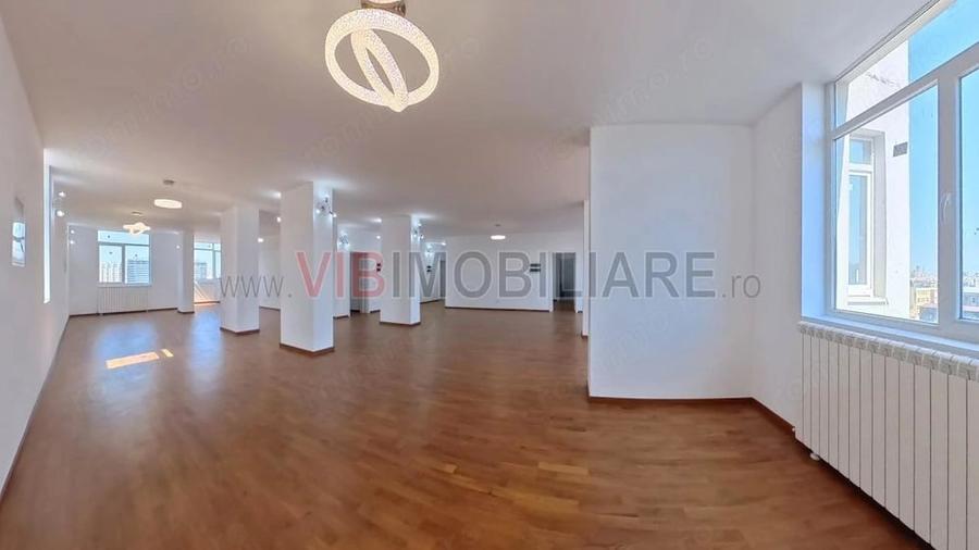 Apartament cu 5 camere decomandat în Viilor