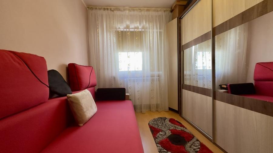 Apartament cu 4 camere decomandat, mobilat în CET
