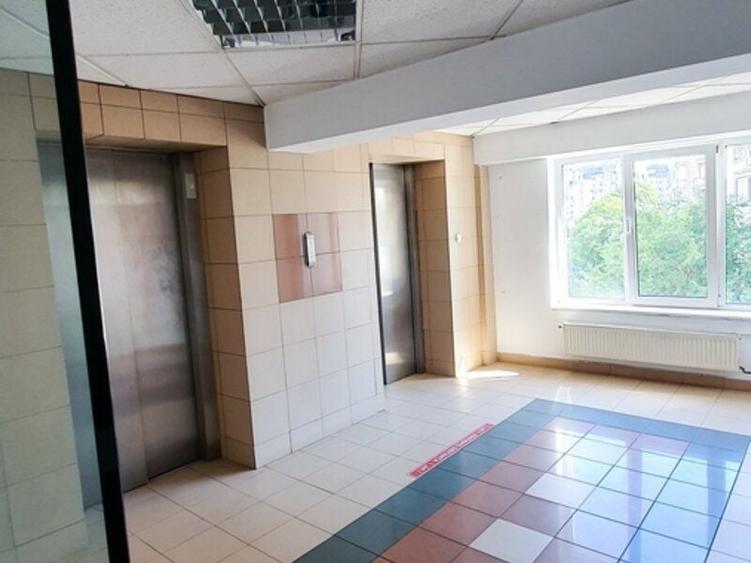 Birou, de 1,100 mp, în P-ța Unirii