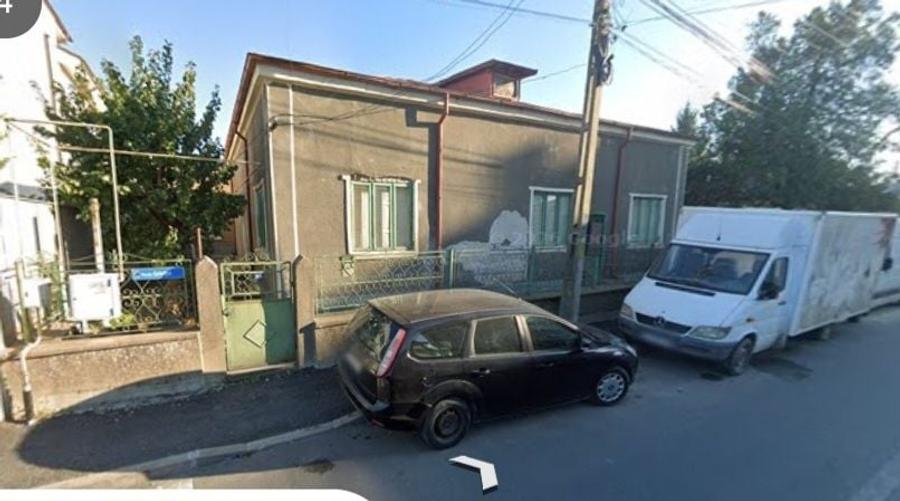 Casă cu 4 camere cu Teren 476 Mp în Central