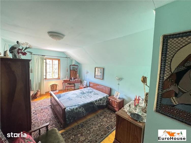 Casă cu 4 camere cu Teren 2700 Mp în Central