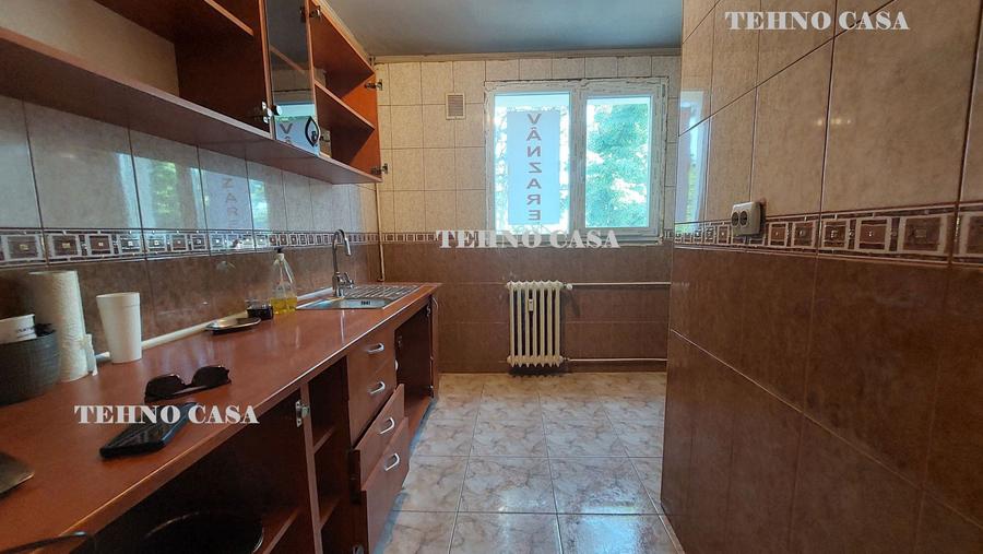 Apartament cu 4 camere decomandat în Titan