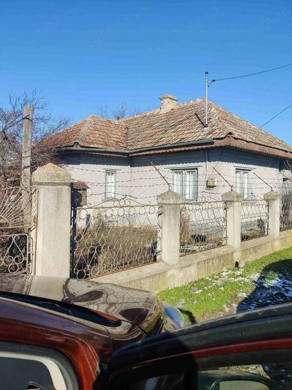 Casă cu 3 camere cu Teren 1000 Mp în Central