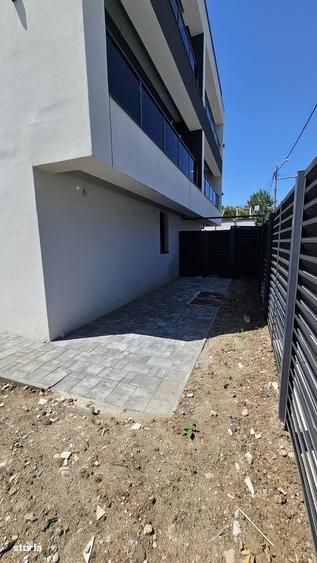 Apartament cu 3 camere în Apărătorii Patriei
