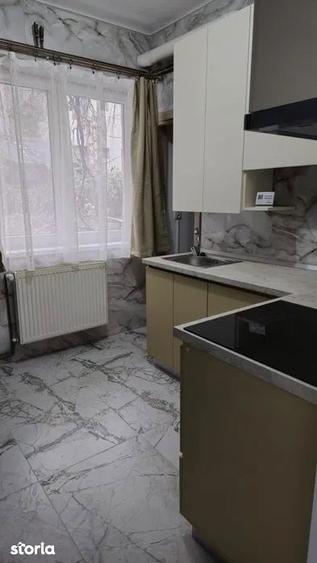 Apartament cu 2 camere decomandat în Cornișa