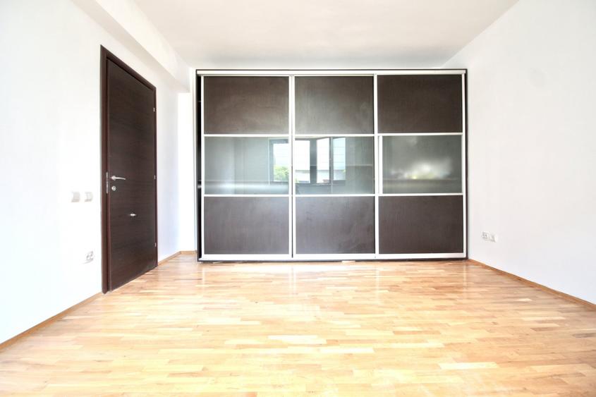 Apartament cu 4 camere decomandat, mobilat în Prelungirea Ghencea