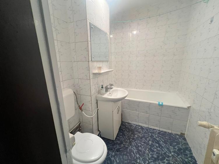 Apartament cu 3 camere decomandat în Drumul Taberei