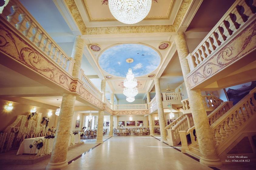 Spațiu comercial, de 1,570 mp, în Cârcea