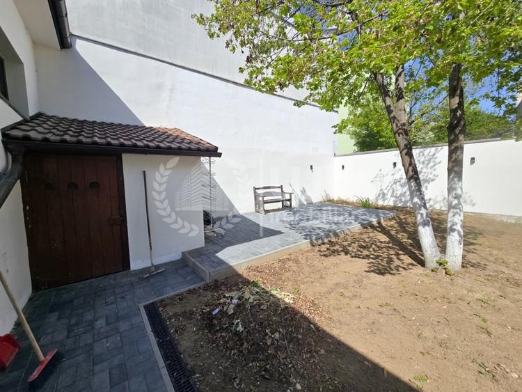 Casă individuală cu 5 camere cu Canalizare în Central