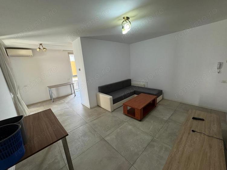 Apartament cu 4 camere semidecomandat în Dumbrăvița