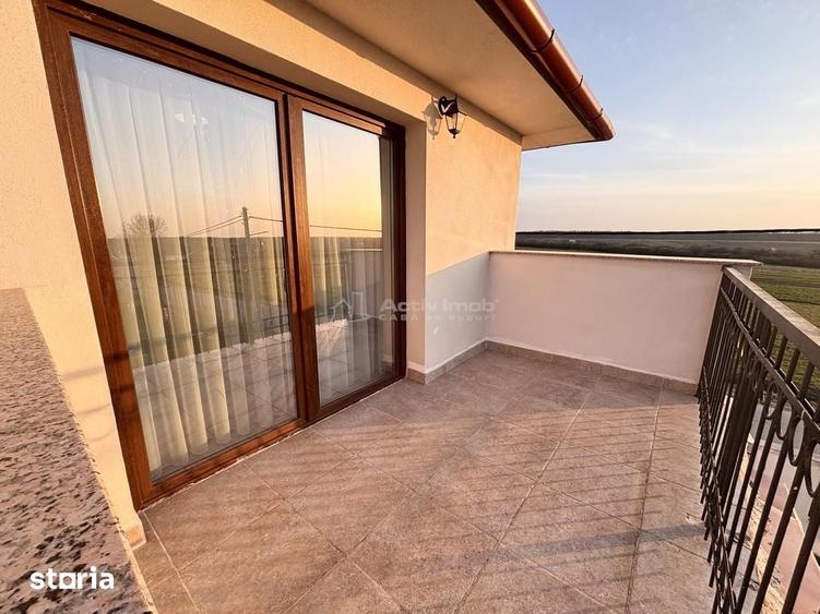 Casă cu 6 camere cu Teren 2310 Mp în Sânmartin