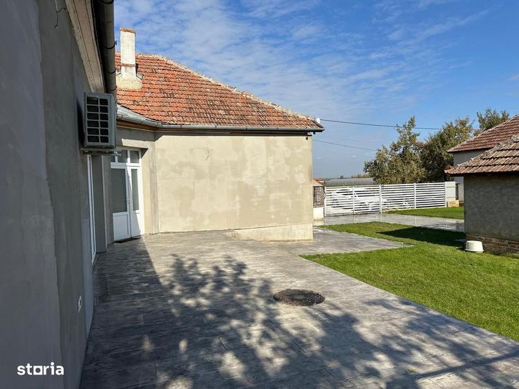 Casă cu 4 camere decomandat în Central