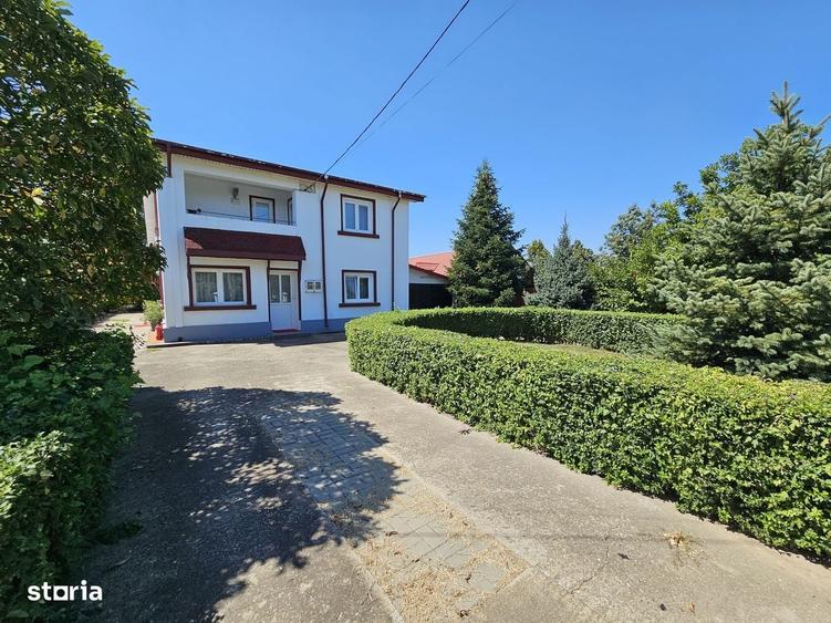 Casă cu 4 camere în Ciolpani