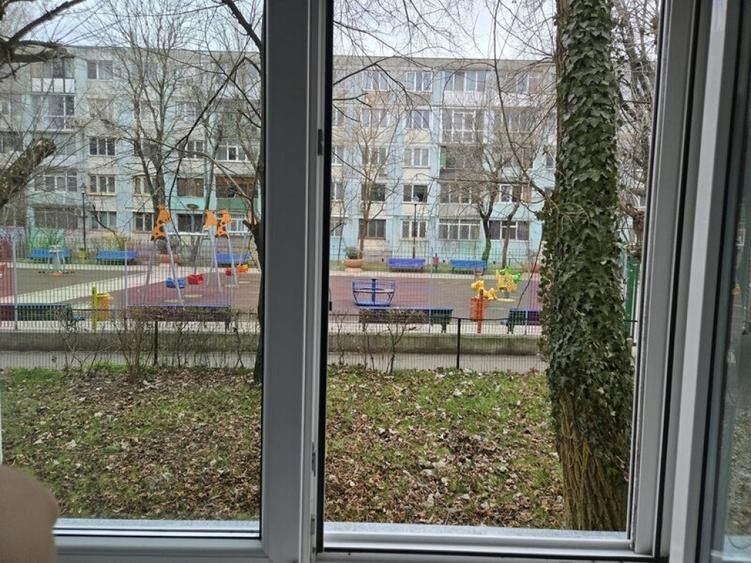 Apartament cu 3 camere semidecomandat, mobilat în Brâncoveanu
