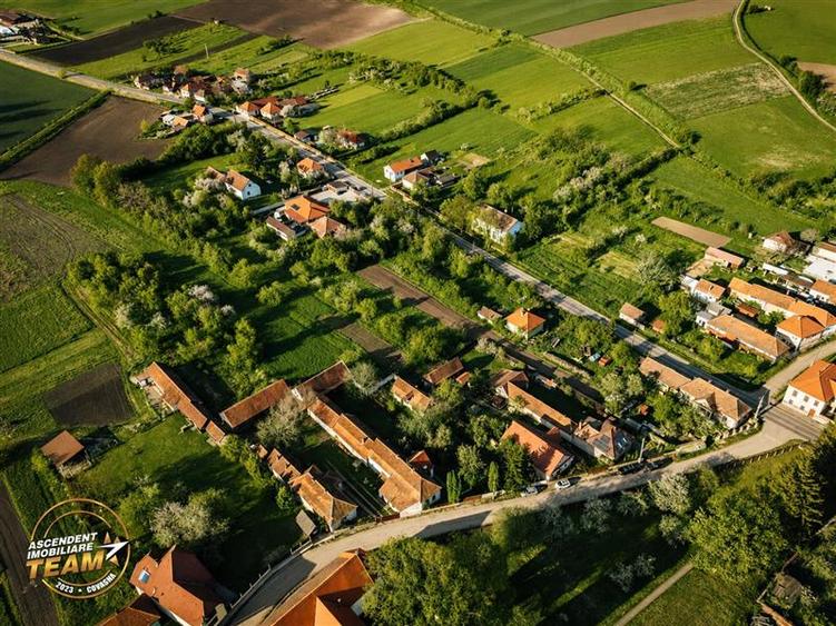 Casă cu 7 camere cu Teren 2822 Mp în Căpeni