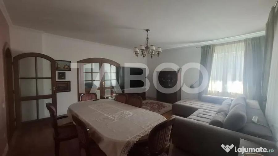 Apartament cu 4 camere decomandat în Central