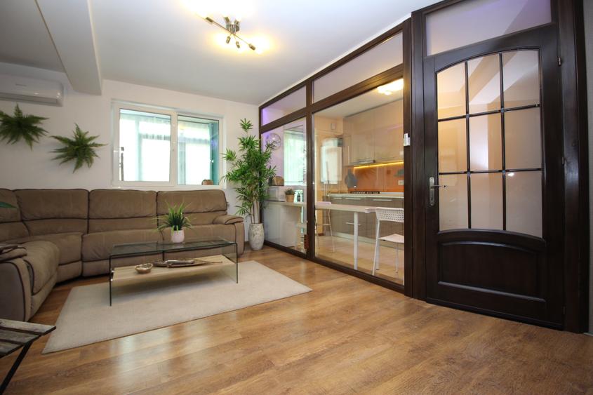 Apartament cu 4 camere semidecomandat în Titan