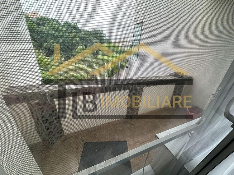 Apartament cu 3 camere decomandat în Cornișa