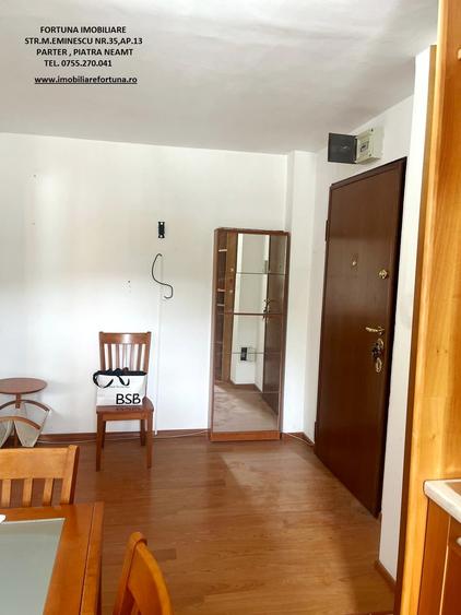 Apartament cu 3 camere semidecomandat, mobilat în Central