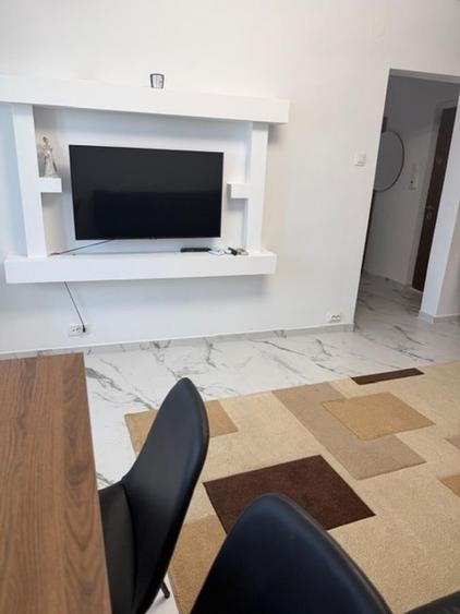 Apartament cu 3 camere decomandat, mobilat în Banu Manta