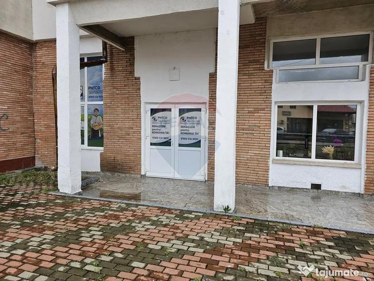Spa?iu comercial de 40mp de inchiriat in zona 1 Mai - 13
