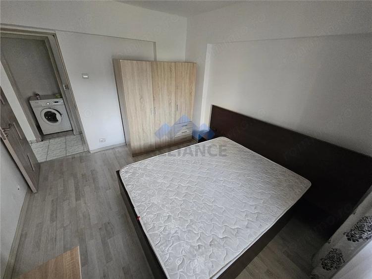 Apartament cu 3 camere decomandat în Filiași
