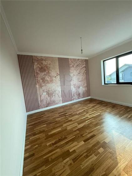 Casă individuală cu 5 camere cu Piscina în Moșnița Nouă