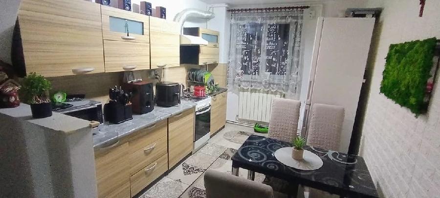 Apartament cu 2 camere semidecomandat în Cetate