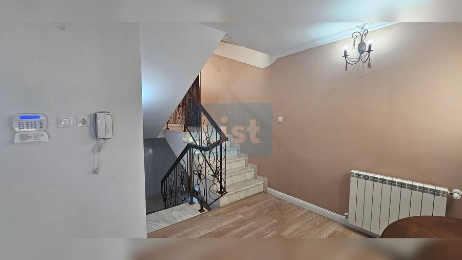 Casă cu 5 camere cu Teren 2400 Mp în Centura