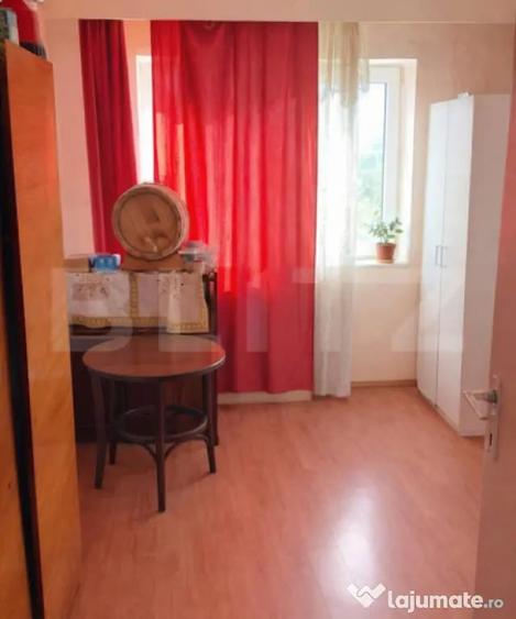 Apartament cu 4 camere decomandat în Central