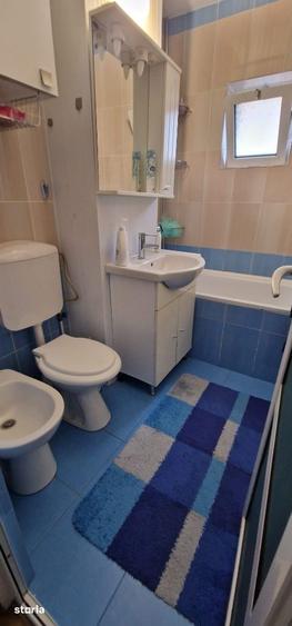 Apartament cu 4 camere decomandat în Roman