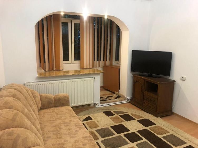 Apartament cu 3 camere semidecomandat în Radu Negru