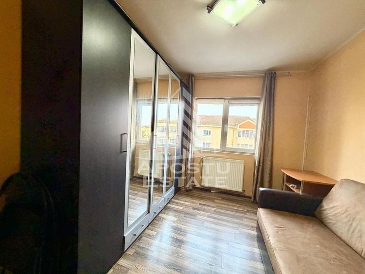 Apartament cu 3 camere decomandat, mobilat în Girocului