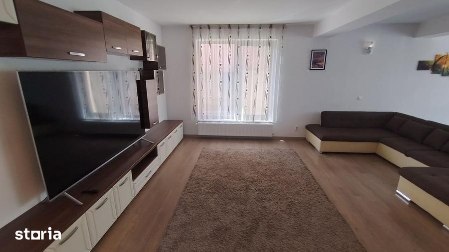 Casă cu 6 camere cu Teren 700 Mp în Vitan