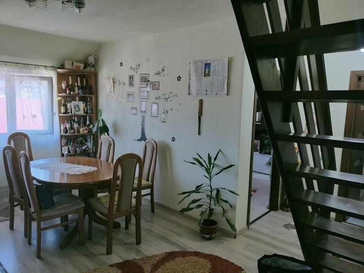 Apartament cu 3 camere decomandat în Exterior Vest