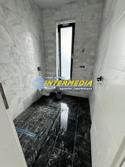 Casă individuală cu 4 camere cu Canalizare în Est
