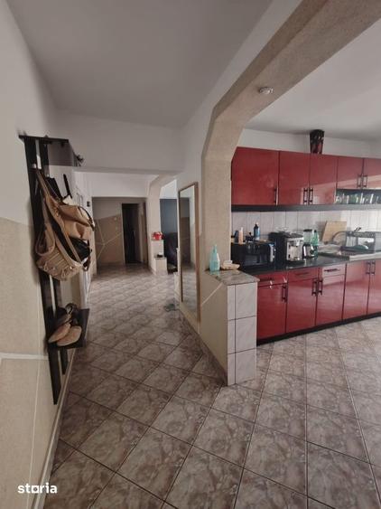 Apartament cu 4 camere decomandat în Traian