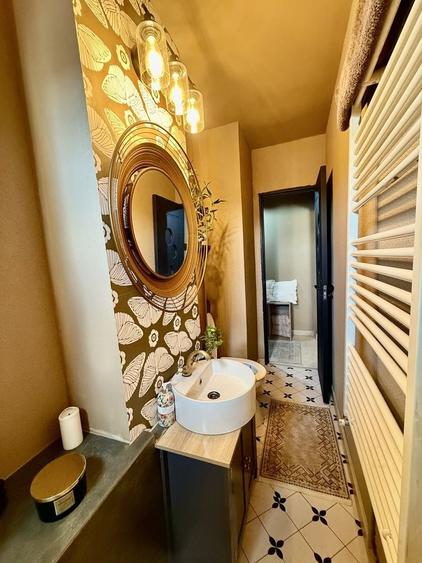 Apartament cu 3 camere semidecomandat în Central