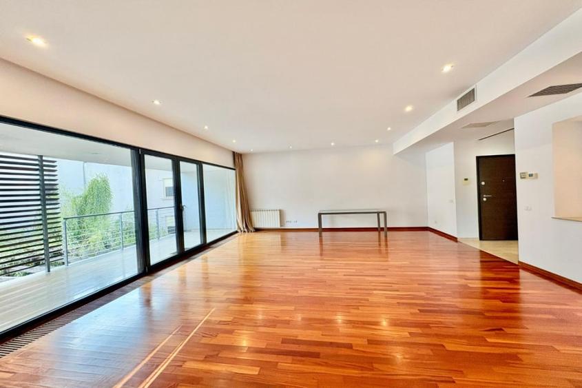 Apartament cu 4 camere decomandat, mobilat în Dorobanți